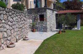 OPATIJA,OPRIĆ- stan 2S+DB sa vrtom, parkingom, terasom, pogledom na more, Opatija - Okolica, Apartamento