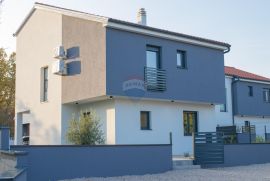 Otok Krk, Šilo-okolica, samostojeća vila s bazenom, 160 m2, Dobrinj, Дом