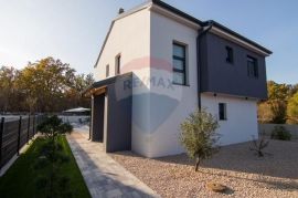 Otok Krk, Šilo-okolica,samostojeća vila s bazenom,160 m2, Dobrinj, Kuća