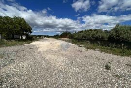 LOBORIKA - Građevinsko zemljište sa projektom i plaćenim komunalijama, Marčana, Land