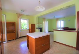 Rovinj,okolica,samostojeća kuća 260m2 na 1500m2 okućnice-otvoreni pogled na more, Rovinj, Casa