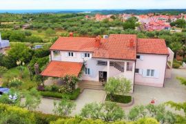 Rovinj,okolica,samostojeća kuća 260m2 na 1500m2 okućnice-otvoreni pogled na more, Rovinj, House