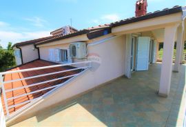 Rovinj,okolica,samostojeća kuća 260m2 na 1500m2 okućnice-otvoreni pogled na more, Rovinj, House