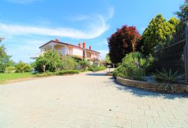 Rovinj,okolica,samostojeća kuća 260m2 na 1500m2 okućnice-otvoreni pogled na more, Rovinj, Maison