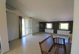 Rovinj,okolica,samostojeća kuća 260m2 na 1500m2 okućnice-otvoreni pogled na more, Rovinj, Famiglia