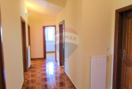 Rovinj,okolica,samostojeća kuća 260m2 na 1500m2 okućnice-otvoreni pogled na more, Rovinj, Maison