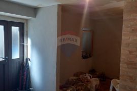 Istra, Vodnjan, stan za renoviranje u zgradi,stara jezgra, Vodnjan, Apartamento