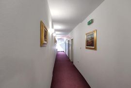 Velika Gorica, hotel 1.300 m2, 25 soba, wellness, Velika Gorica, Poslovni prostor