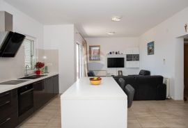 Otok Rab, 2 S + DB, 2 terase,  pogled na more, Rab, Apartamento