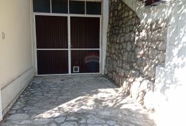 Bribir, kuća sa velikom okućnicom, Vinodolska Općina, Maison