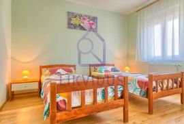 Prizemnica sa okućnicom od 2.071 m2, kategorizirana za iznajmljivanje, Ližnjan, House