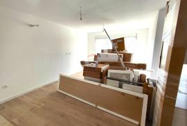 Rovinj,stan u novogradnji 88m2-3SS+krovna terasa 80m2, Rovinj, Kвартира