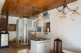 Poreč, okolica, na odličnoj lokaciji kamena kućica od 60 m2 sa tri etaže, Poreč, Maison