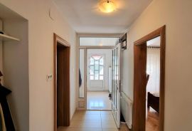 Zagreb, Donja Dubrava, Čulinec, stan 180 m2, PM, vrt, Donja Dubrava, Appartment