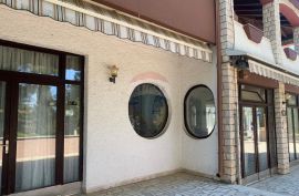 Istra, Poreč, kuća sa restoranom i velikom okućnicom od 5614 m2, Poreč, Famiglia