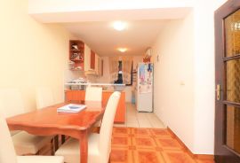 Zagreb, Gornji Bukovac, stan na drugom katu + garaža, 91m2, Maksimir, Apartamento