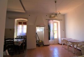 Rovinj,pola kuće s vrtom60m2 i poslovnim prostorom-otvoreni pogled na more-40m od mora, Rovinj, House