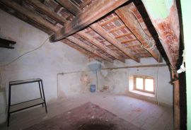 Rovinj,pola kuće s vrtom60m2 i poslovnim prostorom-otvoreni pogled na more-40m od mora, Rovinj, House