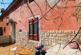 Rovinj,pola kuće s vrtom60m2 i poslovnim prostorom-otvoreni pogled na more-40m od mora, Rovinj, House