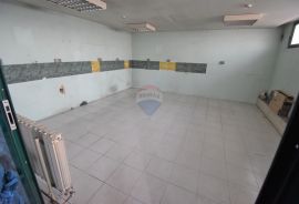 ZAGREB- ULICA GRADA VUKOVARA, skladišno/poslovni prostor 872 m2, 2 100 EUR, Trnje, Εμπορικά ακίνητα