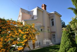 Opatija - Bregi - obiteljska vila s panoramskim pogledom, Matulji, Casa