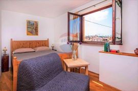 Rovinj,renovirana kuća-183m2- u centru s terasom, Rovinj, بيت