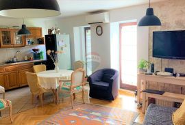 Rovinj,renovirana kuća-183m2- u centru s terasom, Rovinj, House