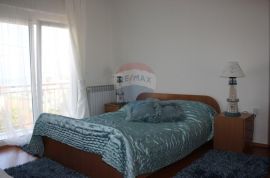 Krk, Vrbnik, Villa sa 6 uređenih apartmana, 2 minute pješice od plaže, Vrbnik, Ev