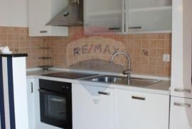 Krk, Vrbnik, Villa sa 6 uređenih apartmana, 2 minute pješice od plaže, Vrbnik, بيت