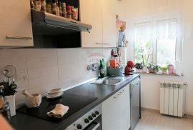 Opatija,Pobri,trosoban konforni stan s garažom,terasom i pogledom, Opatija - Okolica, Apartamento