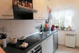 Opatija,Pobri,trosoban konforni stan s garažom,terasom i pogledom, Opatija - Okolica, Apartamento