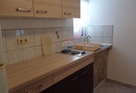 Jadranovo, samostojeća kuća sa tri apartmana, 185 m2, prodaje se, Crikvenica, Casa