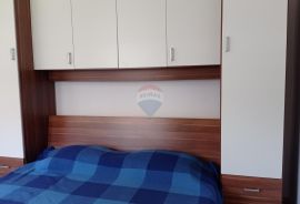 Jadranovo, samostojeća kuća sa tri apartmana, 185 m2, prodaje se, Crikvenica, Maison