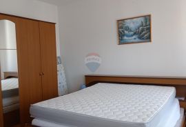 Jadranovo, samostojeća kuća sa tri apartmana, 185 m2, prodaje se, Crikvenica, Casa