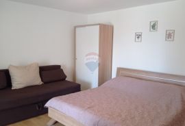 Jadranovo, samostojeća kuća sa tri apartmana, 185 m2, prodaje se, Crikvenica, Casa