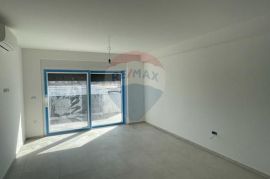 Otok Krk,Čižići, 2S+DB, 70 m2, bazen, na samom moru !!!, Dobrinj, Kвартира