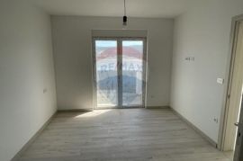 Otok Krk,Čižići, 2S+DB, 70 m2, bazen, na samom moru !!!, Dobrinj, Appartment