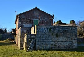 ISTRA, KANFANAR - Kompleks od 2 kuće i 6052 m2 građevinskog zemljišta s pogledom na more, Kanfanar, بيت