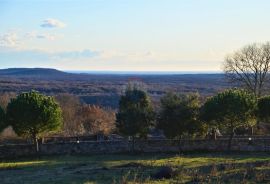 ISTRA, KANFANAR - Kompleks od 2 kuće i 6052 m2 građevinskog zemljišta s pogledom na more, Kanfanar, Haus