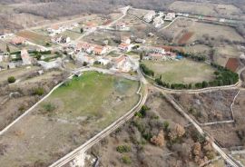 ISTRA, KANFANAR - Kompleks od 2 kuće i 6052 m2 građevinskog zemljišta s pogledom na more, Kanfanar, Maison