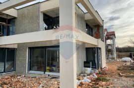 Otok Krk,Malinska-okolica, 2 moderne vile s bazenom, 280 m2, Malinska-Dubašnica, House