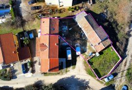 POREČ, MUGEBA - Kuća za adaptaciju s okućnicom 400m2, Poreč, House