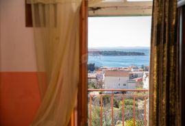 Otok Rab, autohtona kuća Banjol 120m2, divan pogled, Rab, بيت