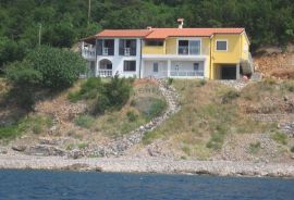 Sv. Juraj, Senj, kuća sa 4 apartmana, 1. red do mora, Senj, Дом