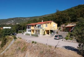 Sv. Juraj, Senj, kuća sa 4 apartmana, 1. red do mora, Senj, House