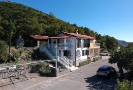 Sv. Juraj, Senj, kuća sa 4 apartmana, 1. red do mora, Senj, Kuća