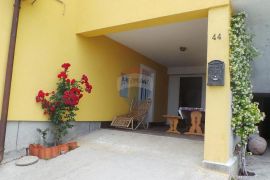 Sv. Juraj, Senj, kuća sa 4 apartmana, 1. red do mora, Senj, House