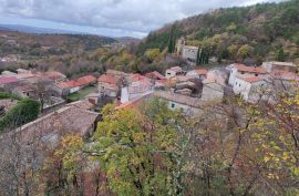 Pazin, Lupoglav, kamena kuća za adaptaciju s prostranim pogledom na cijelo mjesto, Lupoglav, Haus