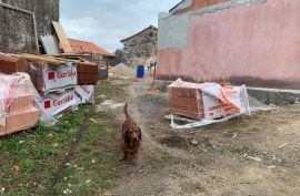 Pazin, Lupoglav, kamena kuća za adaptaciju s prostranim pogledom na cijelo mjesto, Lupoglav, Σπίτι