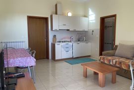 Premantura, kuća sa 5 apartmana, 100m od plaže, pogled more, Medulin, Famiglia